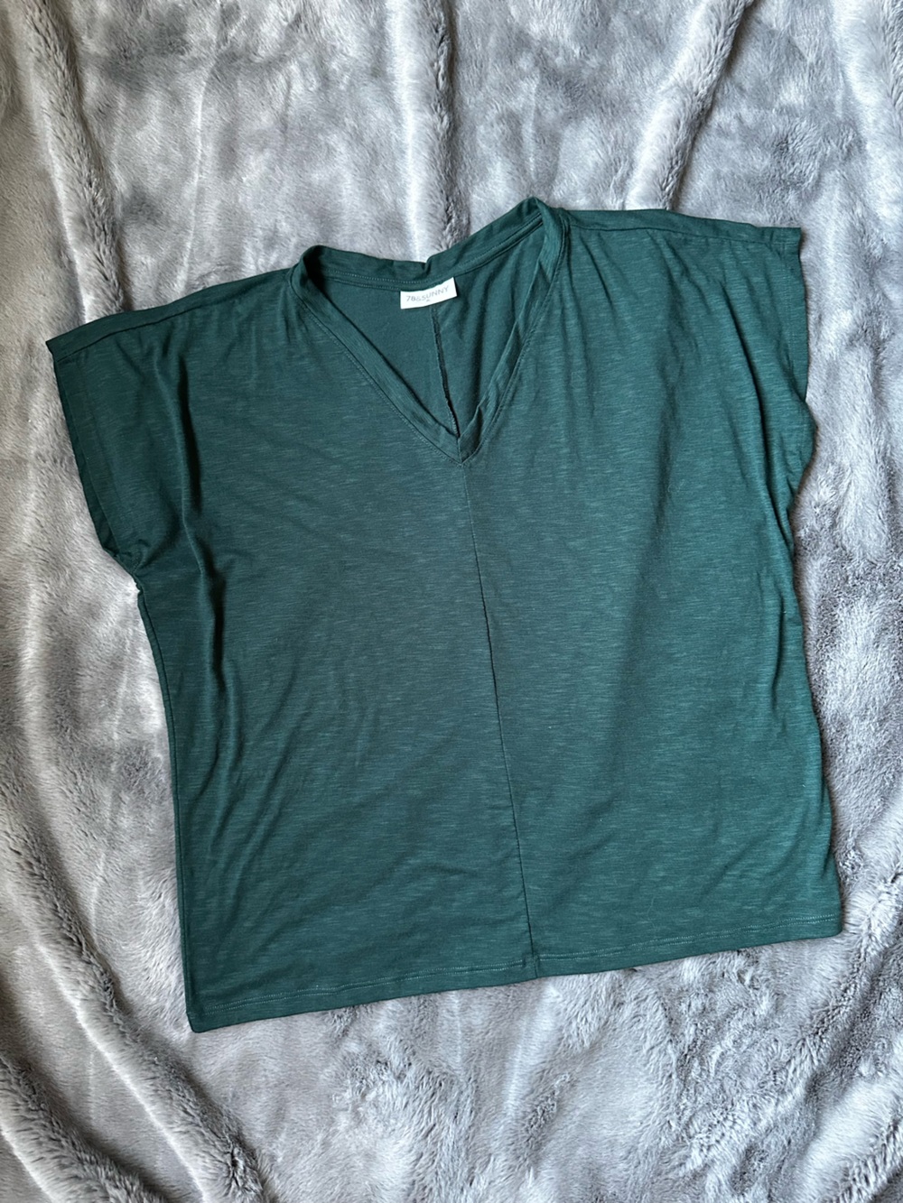 78&Sunny Women's V-Neck Relaxed Tee in Forest Green